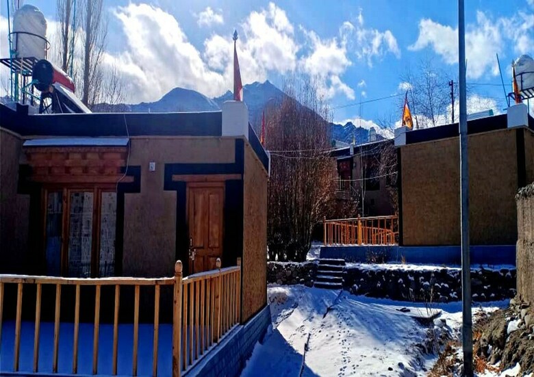Tih Chomal Huts