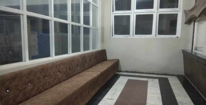 Hotel Iroomz Subhadra Comforts