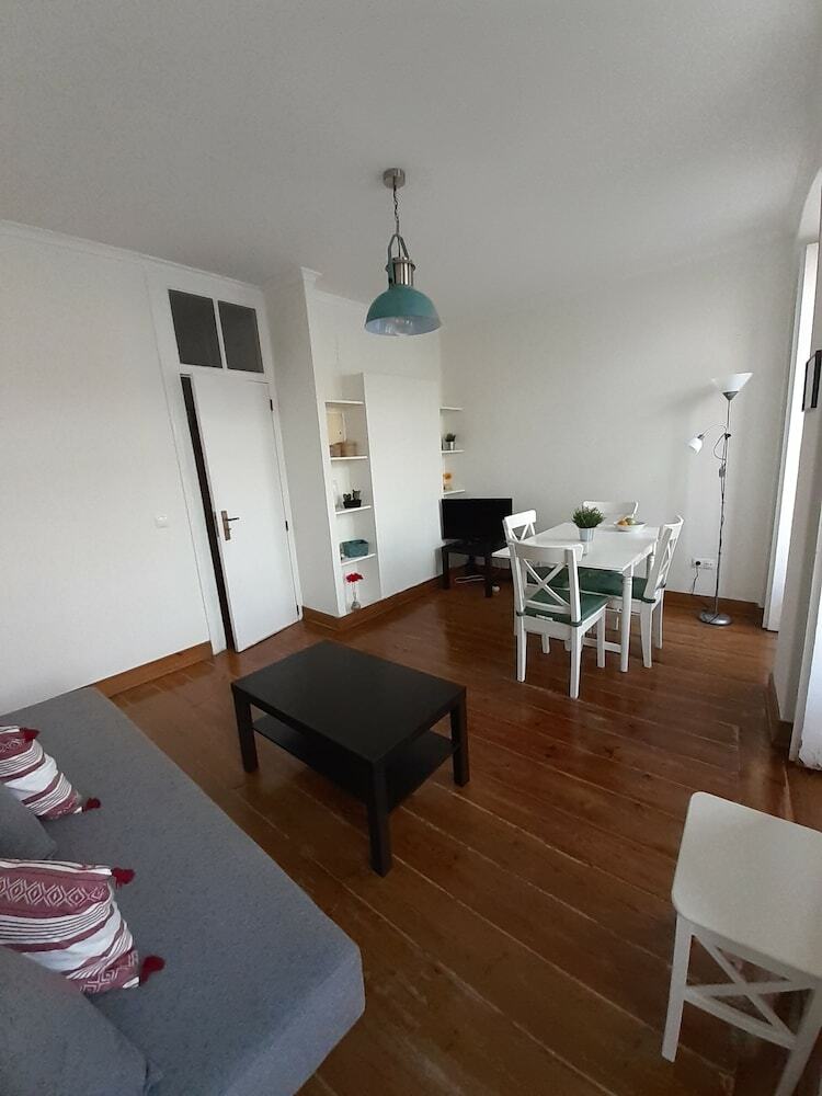 Amazing Apartment With Balcony Castle