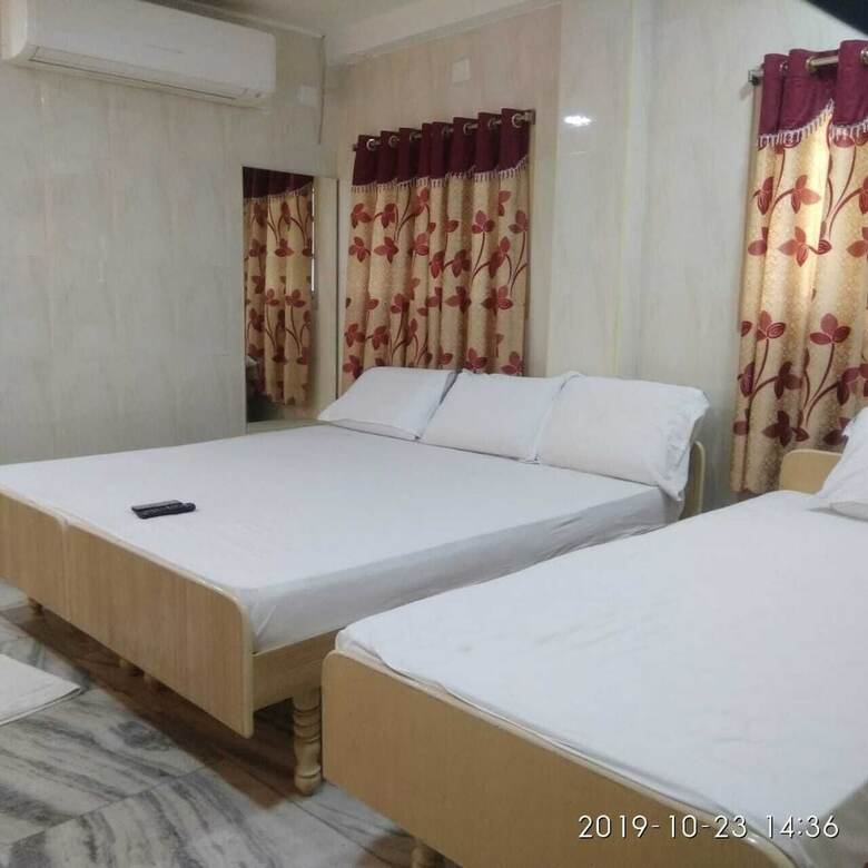 Hotel Iroomz Gvk Residency