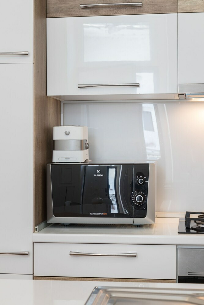 Bright & Elegant Flower Square Apartment