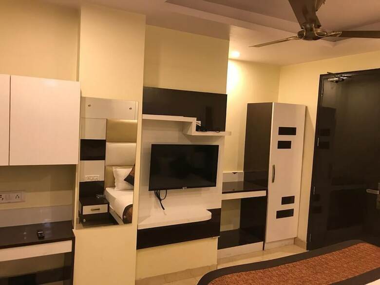 Adb Rooms Hotel Olive International