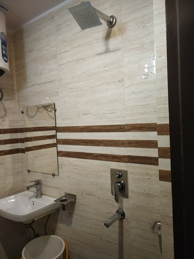 Adb Rooms Hotel Olive International
