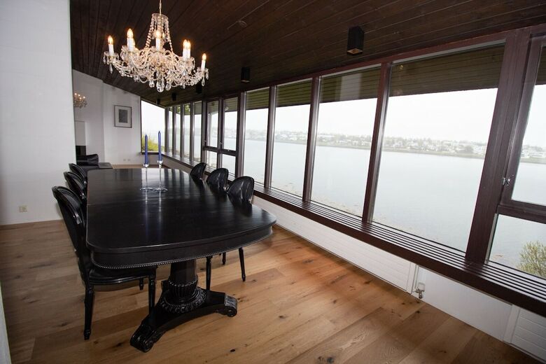 Seaside Villa - 6 Bedrooms