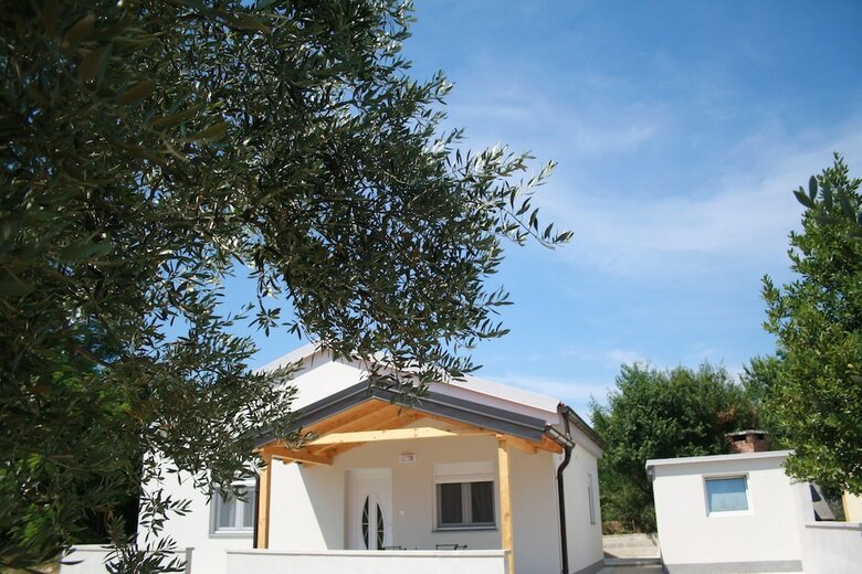 Lovely Holiday House Elenna