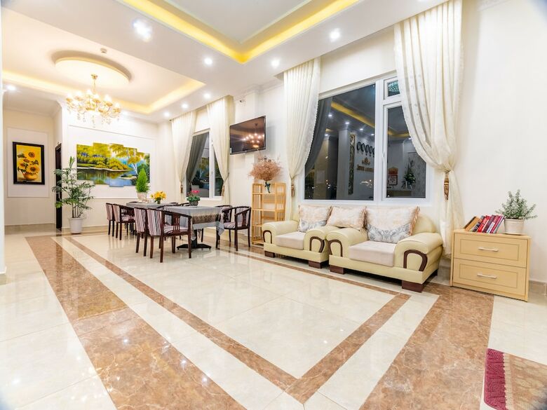 Aurora Hotel Dalat