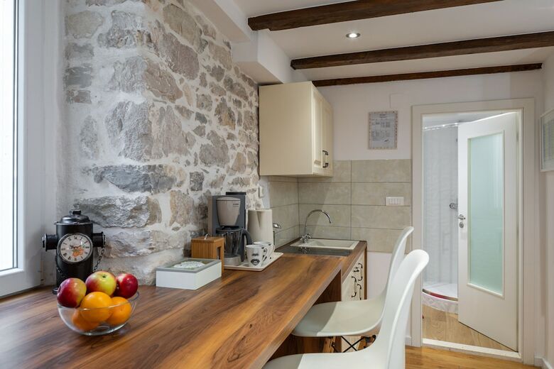 Apartamentos Awesome Stone House