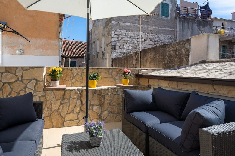 Apartamentos Awesome Stone House