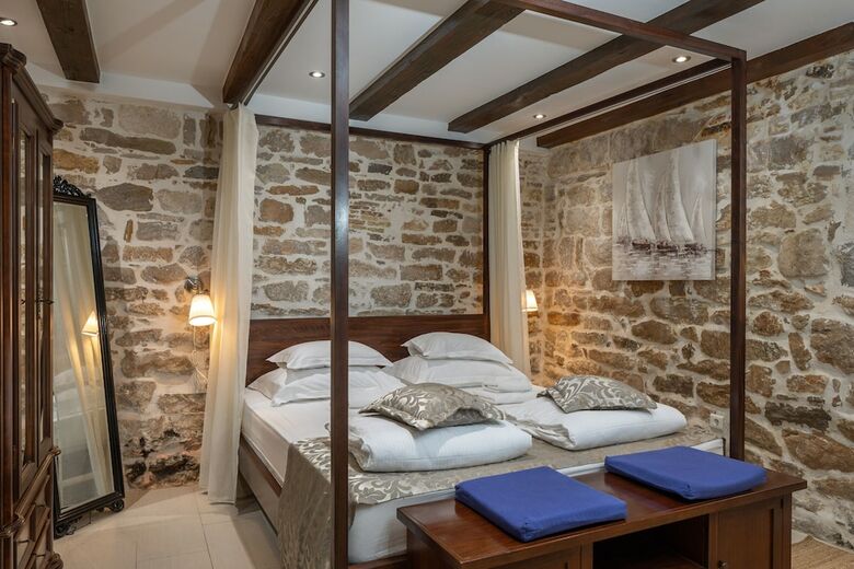 Apartamentos Awesome Stone House