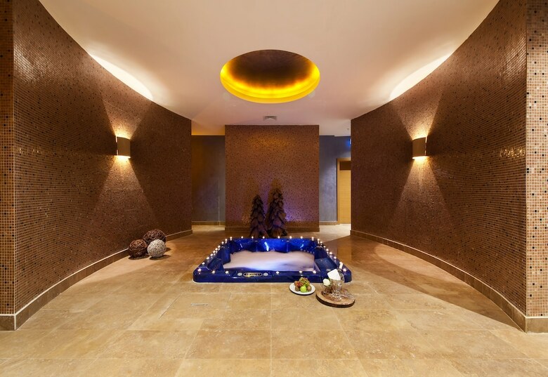 Magna Pivot Hotel - Boutique Class