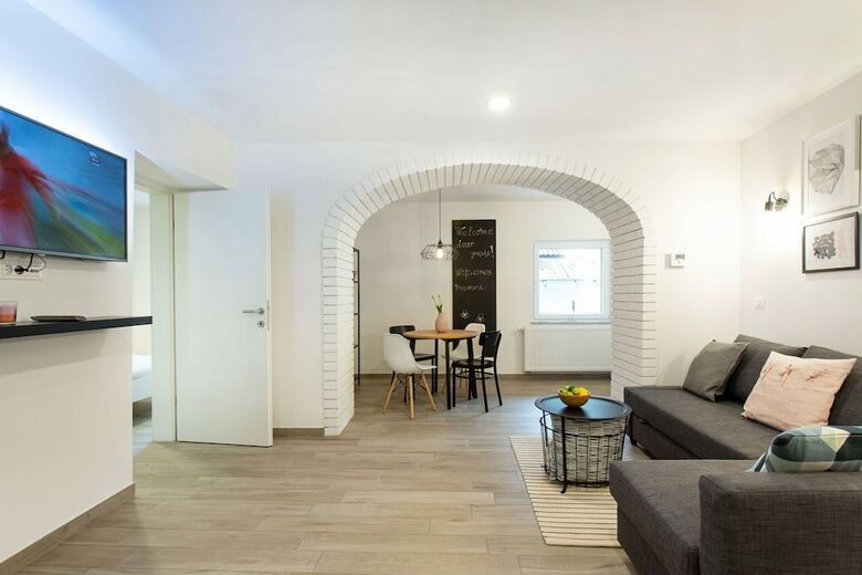Castle Way Apartments Tamy