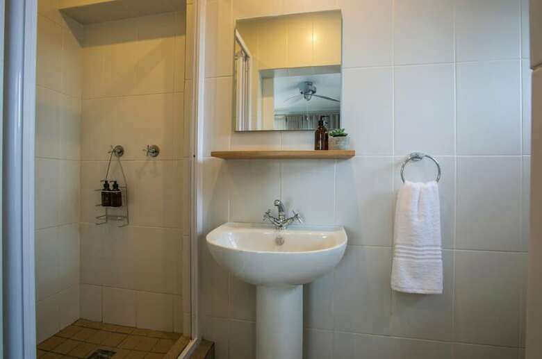 Hotel Hout & About Guest House