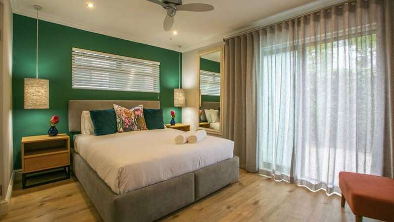 Hotel Hout & About Guest House