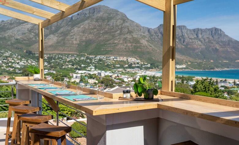 Hotel Hout & About Guest House