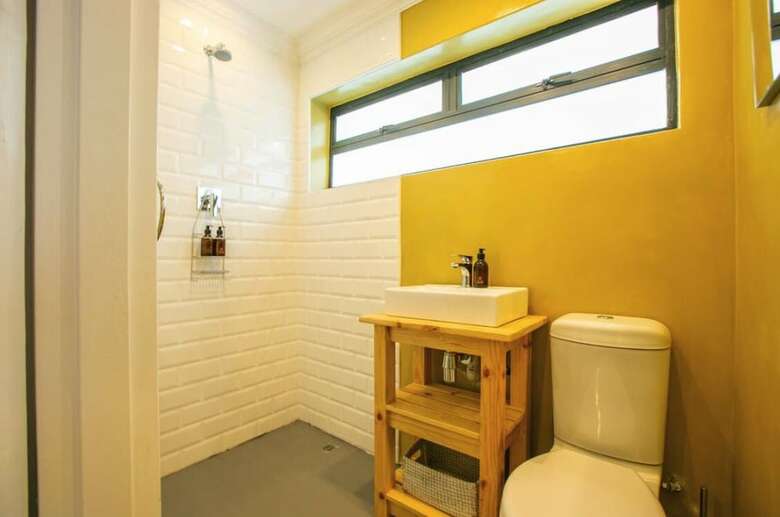 Hotel Hout & About Guest House