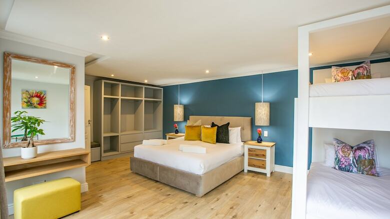 Hotel Hout & About Guest House