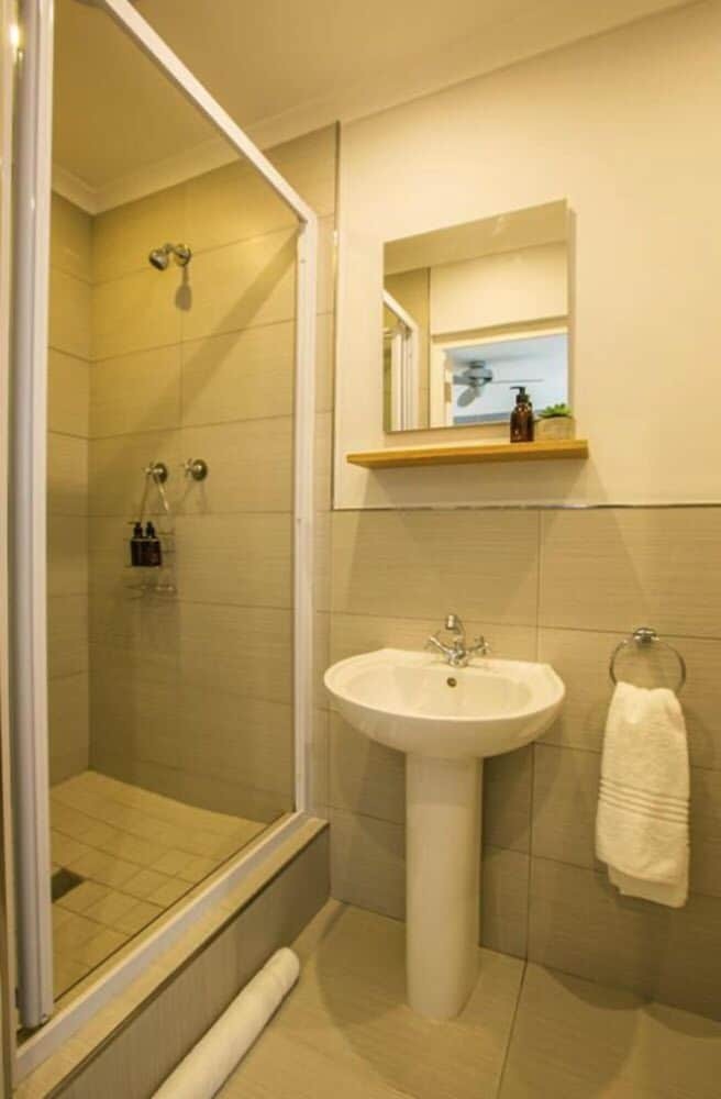 Hotel Hout & About Guest House