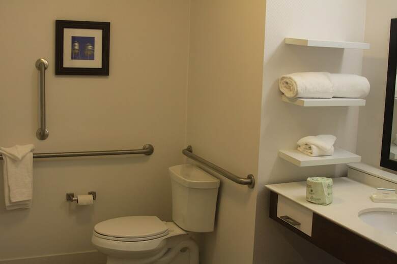 Hotel Pratt Inn & Suites