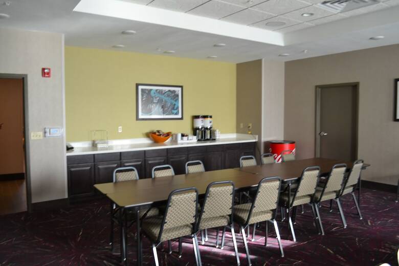 Hotel Pratt Inn & Suites