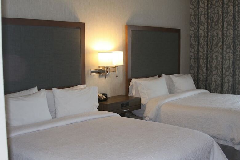 Hotel Pratt Inn & Suites
