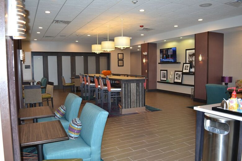 Hotel Pratt Inn & Suites