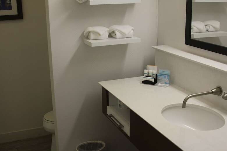 Hotel Pratt Inn & Suites