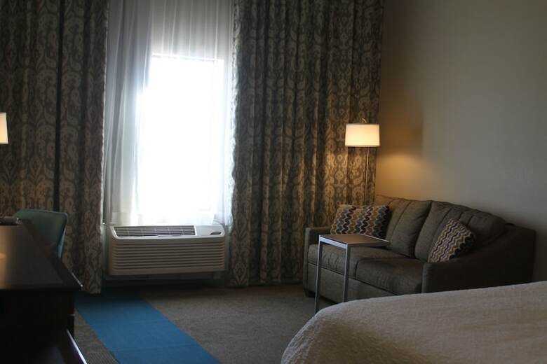 Hotel Pratt Inn & Suites