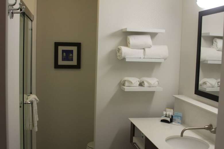 Hotel Pratt Inn & Suites