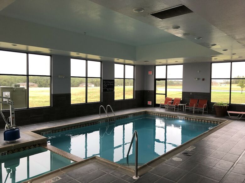 Hotel Pratt Inn & Suites