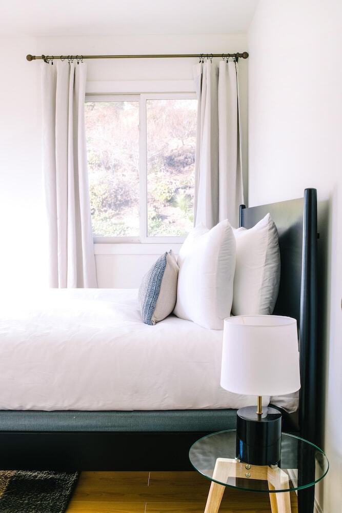 Pacifica By Avantstay | Ocean Getaway W/ Sunset Views | Sleeps 24!