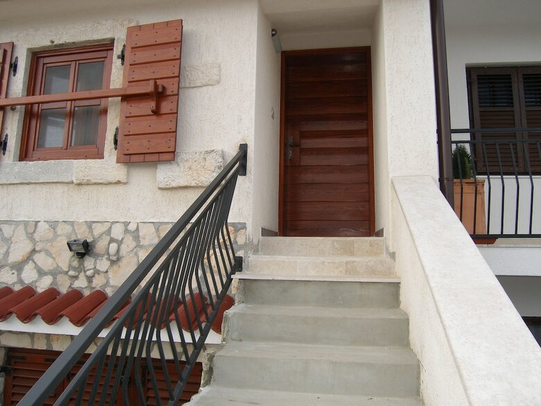 Easeful Pifar Apartment Great Location