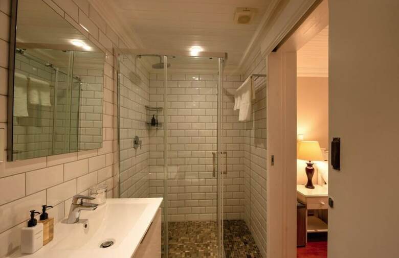 Willets Hotel