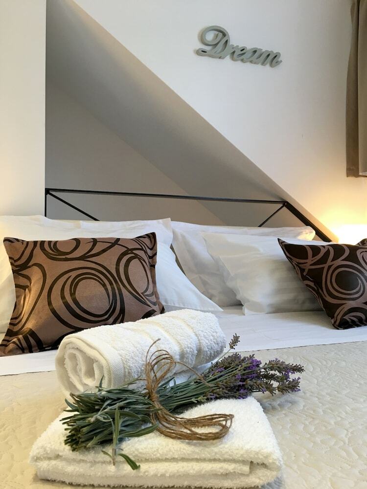 Hotel Central Split Apartments And Rooms Paese