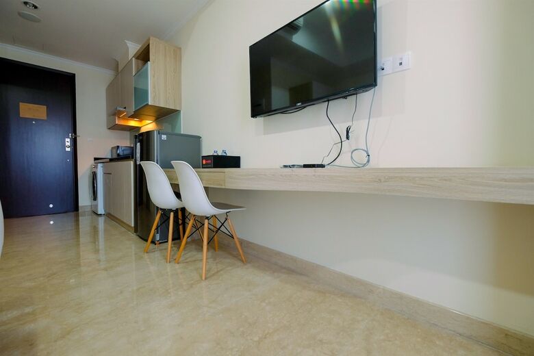 Modern Studio At Menteng Park Apartment