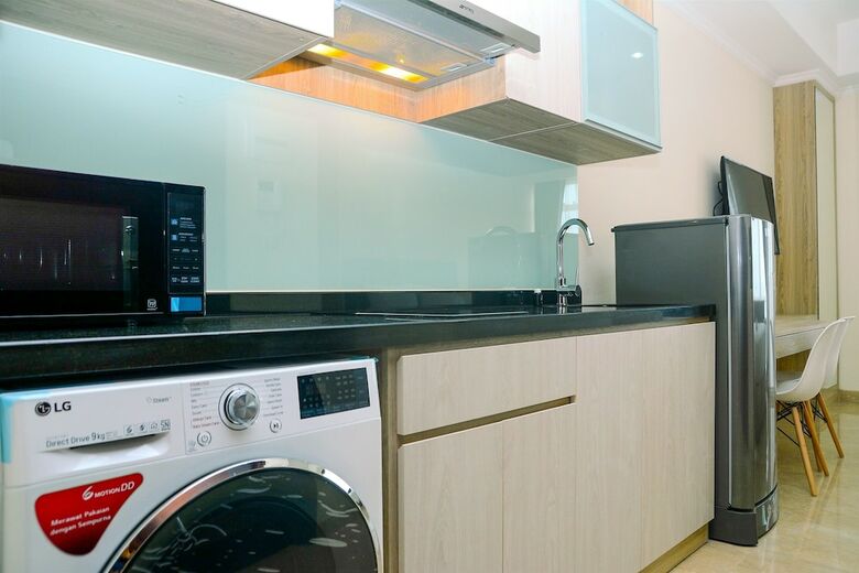 Modern And Cozy Studio Menteng Park Apartment
