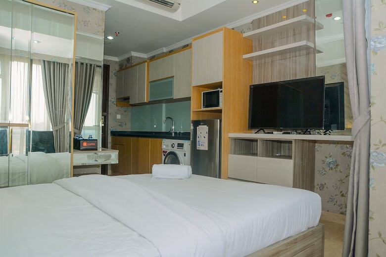 Tranquil Studio Apartment At Menteng Park
