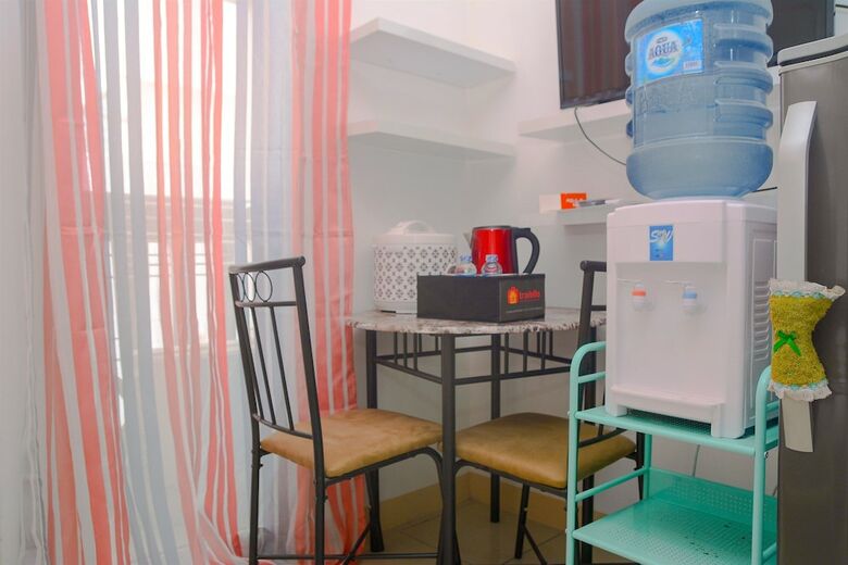 Green Bay Pluit Studio Apartment With 2 Single Beds