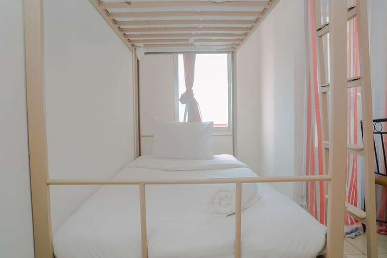 Green Bay Pluit Studio Apartment With 2 Single Beds