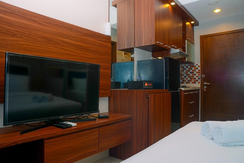 Strategic Studio Apartment At Capitol Park Residence
