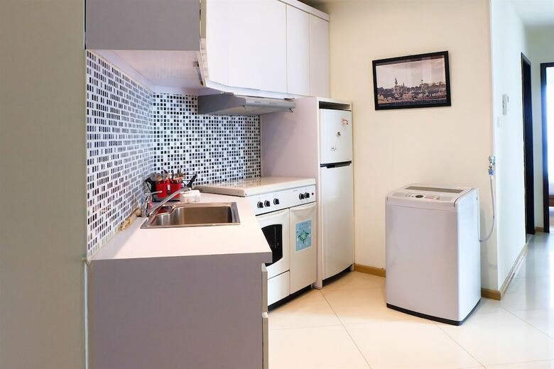Spacious Studio Room At Capitol Suites Apartment