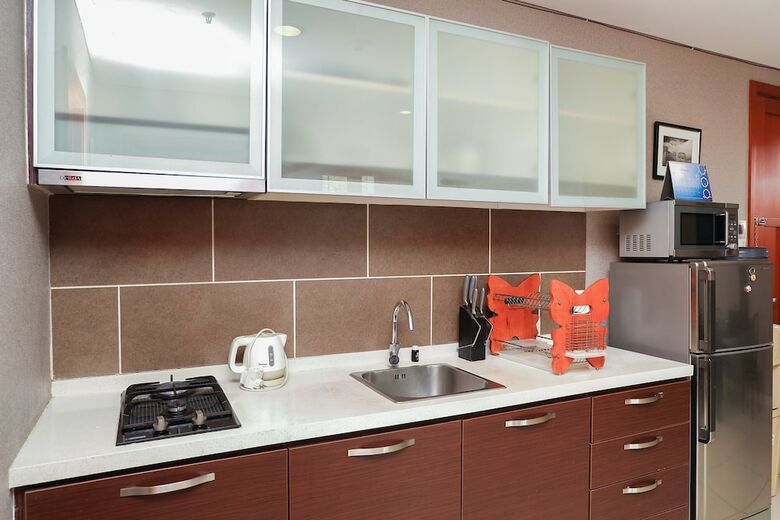 Spacious 1br Apartment At 1 @ Cik Ditiro Apartment