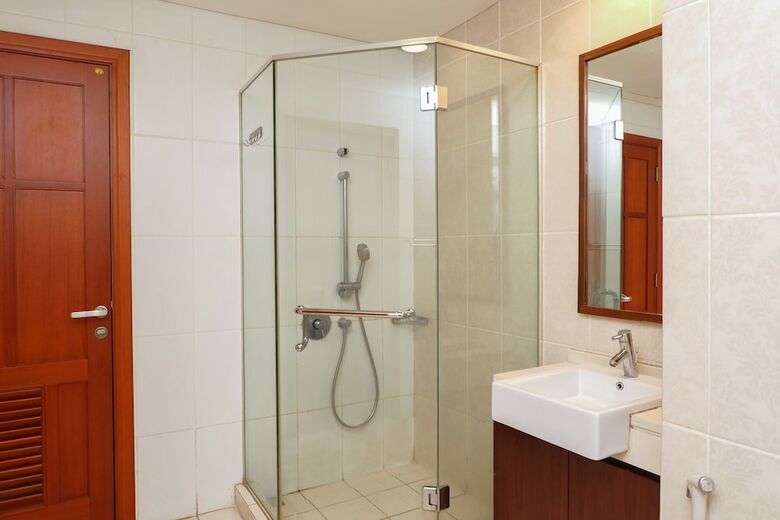 Spacious 1br Apartment At 1 @ Cik Ditiro Apartment