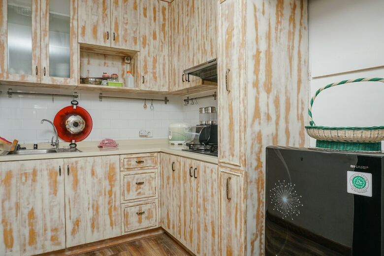 Spacious And Fully Furnished 2br Cosmo Mansion Apartment