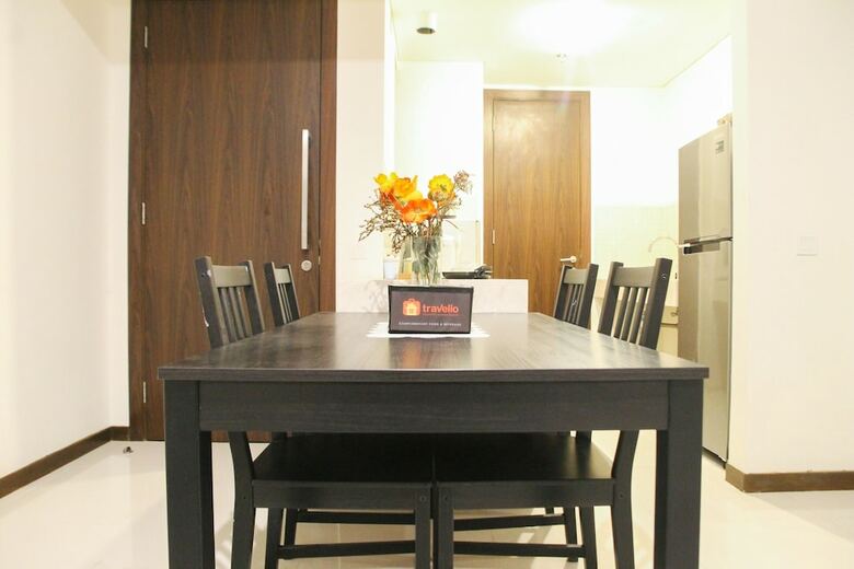 Luxurious 3br At St. Moritz Apartment Near Shopping Mall