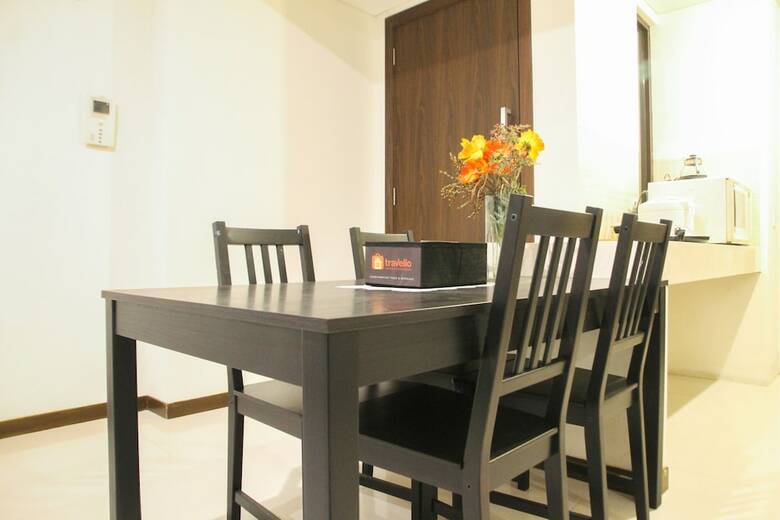 Luxurious 3br At St. Moritz Apartment Near Shopping Mall
