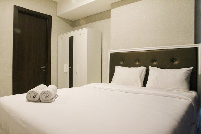 Luxurious 3br At St. Moritz Apartment Near Shopping Mall