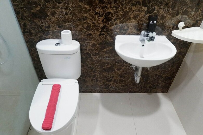 Spacious High Floor 2br At Taman Beverly Apartment