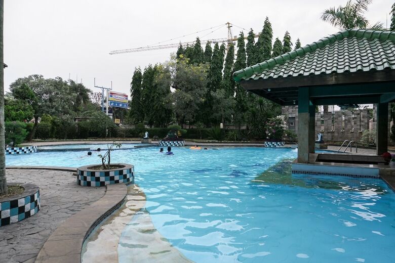 Spacious And Comfortable 2br Puri Garden Apartment