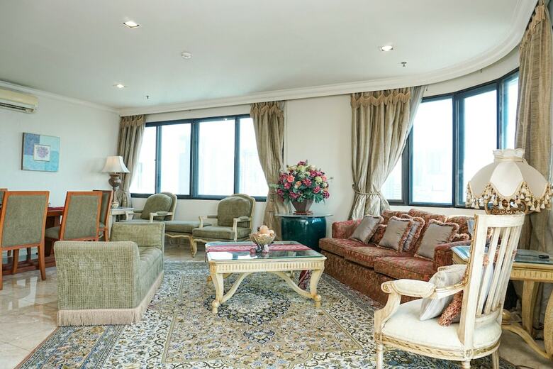 Good Location 2br At Park Royale Apartment