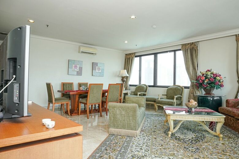 Good Location 2br At Park Royale Apartment